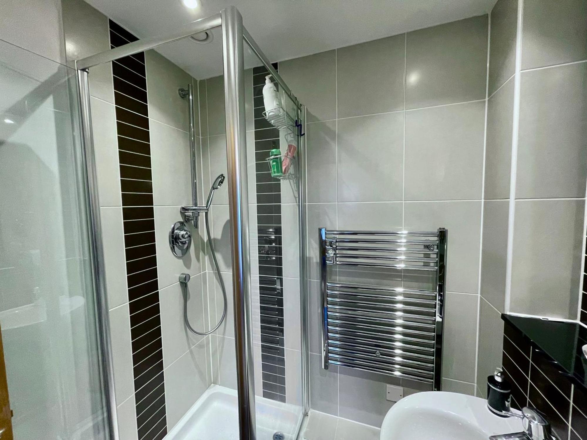 Luxury 2 Bedroom Apartment- View - Free Parking - Wembley Stadium 5km * Londra